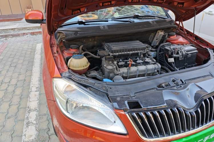 Used Skoda Fabia 2012 1.4L Automatic Crystal Edition Engine Bay Right