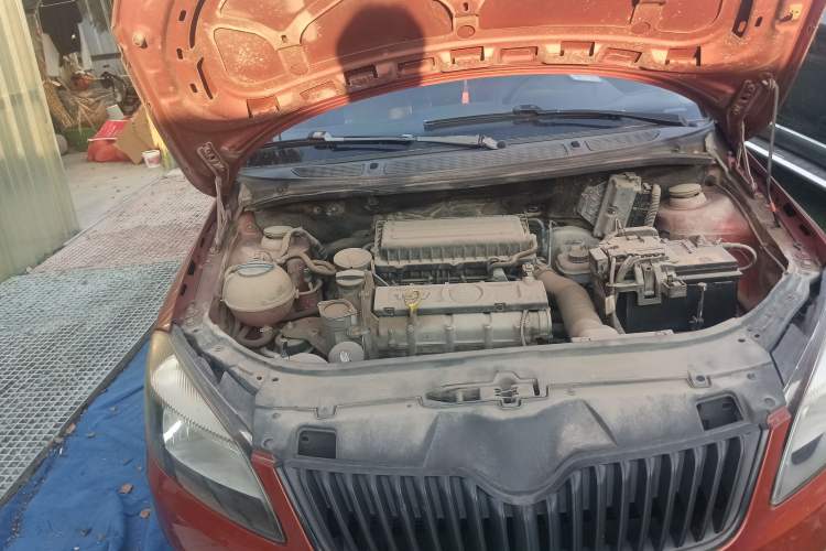 Used Skoda Fabia 2012 1.6L Automatic Sport Edition Engine Bay Right