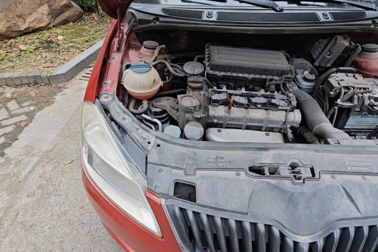 Used Skoda Fabia 2012 1.4L Automatic Crystal Edition Engine Bay Right