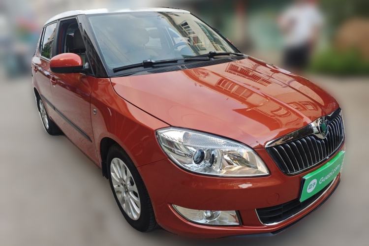 Used Skoda Fabia 2012 1.6L Automatic Crystal Edition Front Right 45 Deg