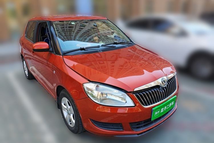 Used Skoda Fabia 2012 1.4L Automatic Crystal Edition Front Right 45 Deg