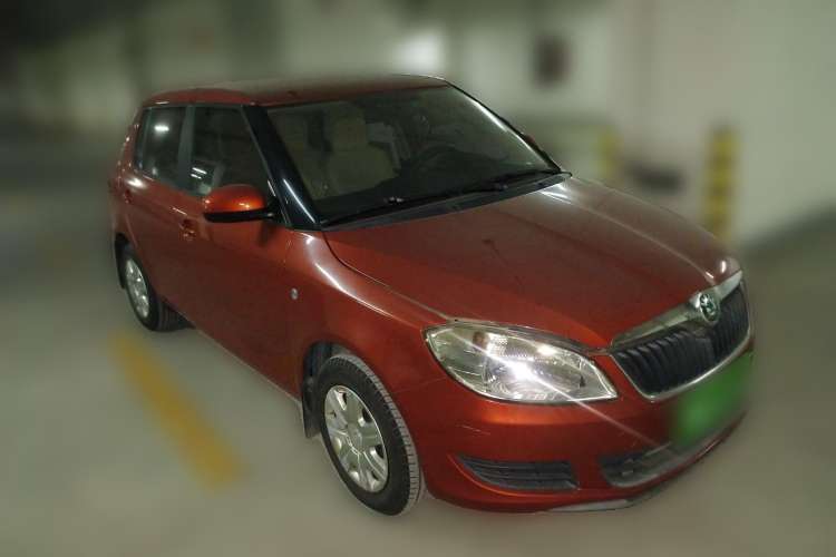 Used Skoda Fabia 2012 1.4L Manual Crystal Edition Front Right 45 Deg