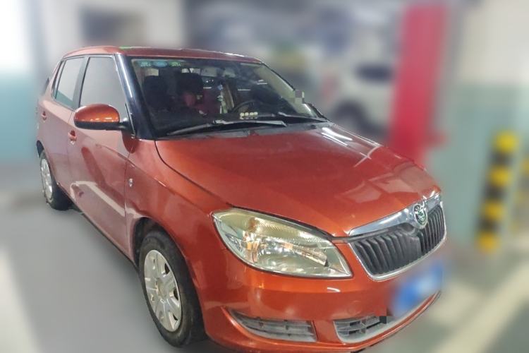 Used Skoda Fabia 2012 1.4L Automatic Crystal Edition Front Right 45 Deg