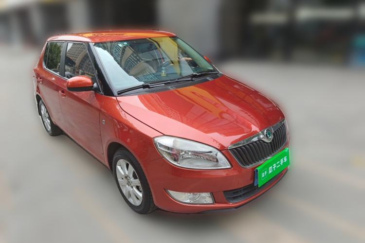 Used Skoda Fabia 2012 1.4L Automatic Crystal Edition Front Right 45 Deg