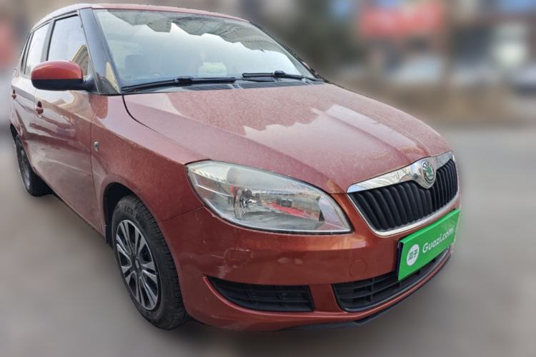 Used Skoda Fabia 2012 1.4L Automatic Crystal Edition Front Right 45 Deg