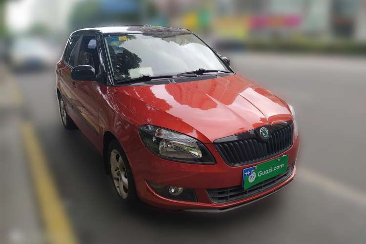 Used Skoda Fabia 2012 1.6L Automatic Cool Black Edition Front Right 45 Deg