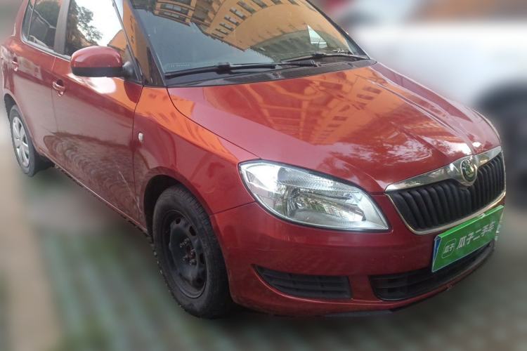 Used Skoda Fabia 2012 1.4L Manual Crystal Edition Front Right 45 Deg