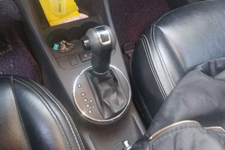 Used Skoda Fabia 2012 1.6L Automatic Sport Edition Gear Lever