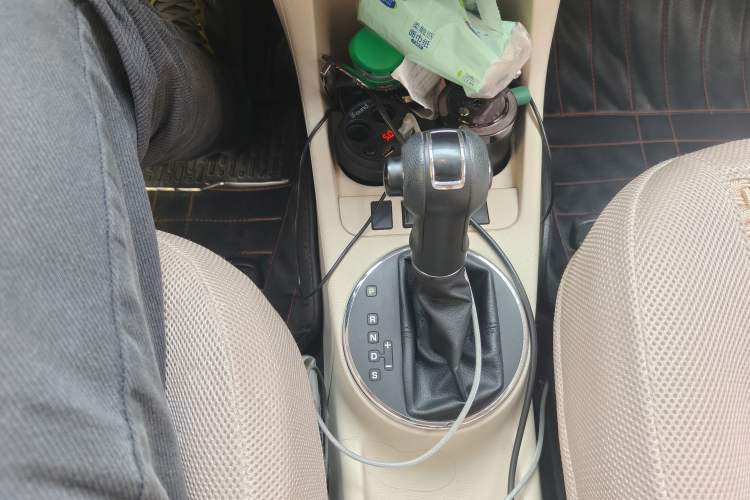Used Skoda Fabia 2012 1.4L Automatic Crystal Edition Gear Lever
