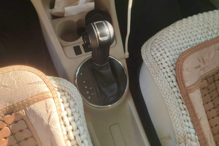 Used Skoda Fabia 2012 1.4L Automatic Crystal Edition Gear Lever