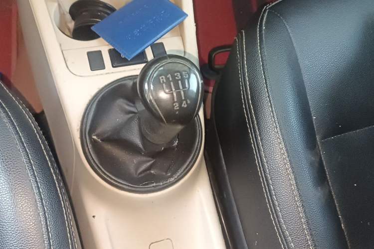 Used Skoda Fabia 2012 1.4L Manual Crystal Edition Gear Lever