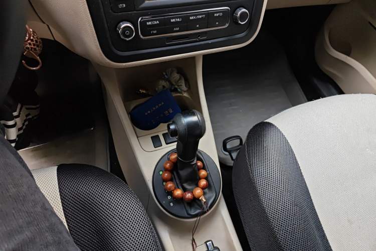 Used Skoda Fabia 2012 1.4L Automatic Crystal Edition Gear Lever