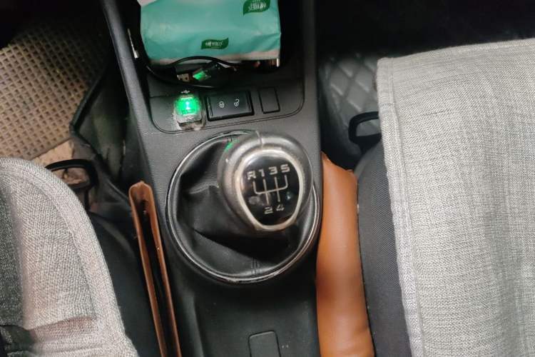 Used Skoda Fabia 2012 1.6L Manual Cool Black Edition Gear Lever