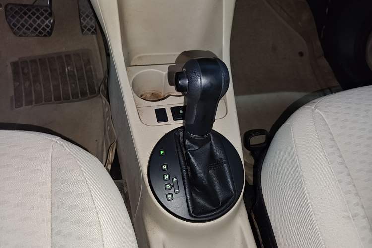 Used Skoda Fabia 2012 1.4L Automatic Crystal Edition Gear Lever