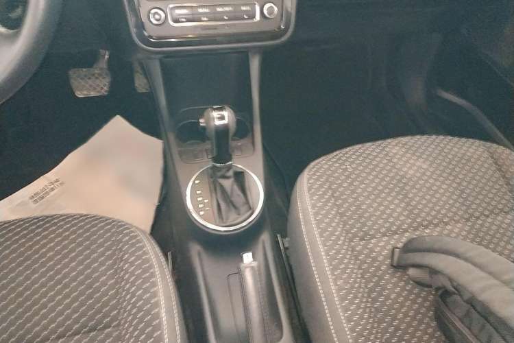 Used Skoda Fabia 2012 1.6L Automatic Sport Edition Gear Lever