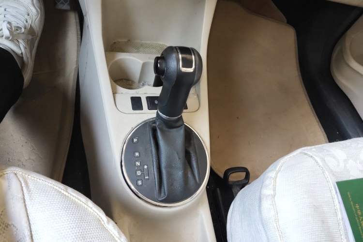Used Skoda Fabia 2012 1.4L Automatic Crystal Edition Gear Lever