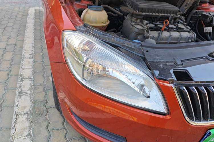 Used Skoda Fabia 2012 1.4L Automatic Crystal Edition Right Front Headlight