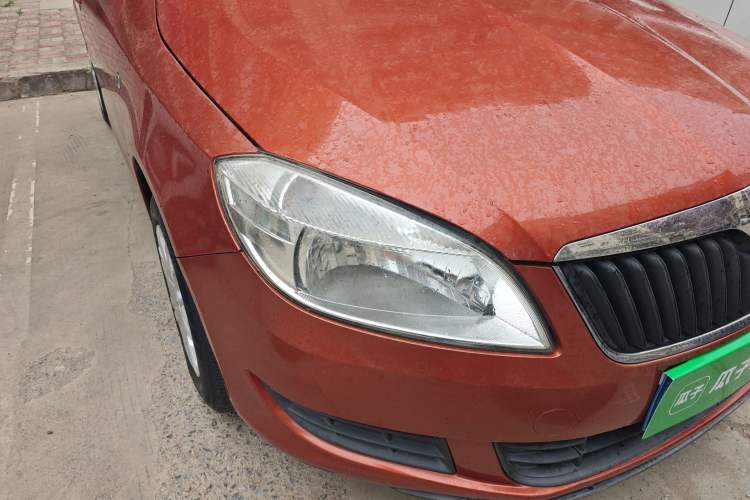 Used Skoda Fabia 2012 1.4L Automatic Crystal Edition Right Front Headlight