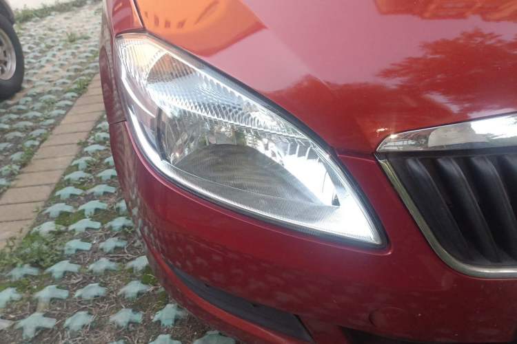 Used Skoda Fabia 2012 1.4L Manual Crystal Edition Right Front Headlight