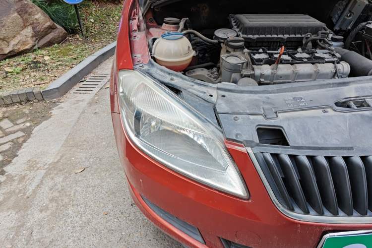 Used Skoda Fabia 2012 1.4L Automatic Crystal Edition Right Front Headlight