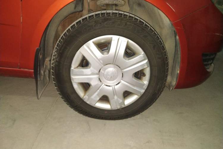 Used Skoda Fabia 2012 1.4L Manual Crystal Edition Right Front Wheel Hub