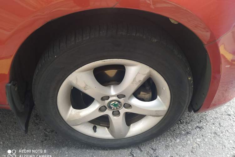 Used Skoda Fabia 2012 1.6L Automatic Cool Black Edition Right Front Wheel Hub