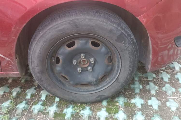 Used Skoda Fabia 2012 1.4L Manual Crystal Edition Right Front Wheel Hub