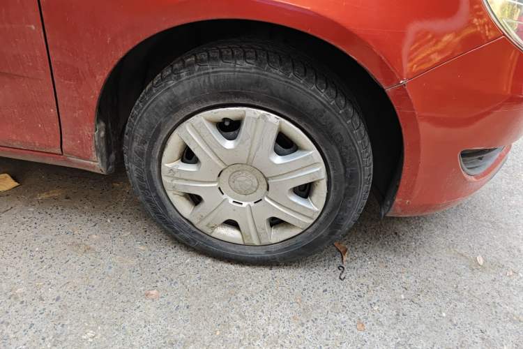 Used Skoda Fabia 2012 1.4L Automatic Crystal Edition Right Front Wheel Hub