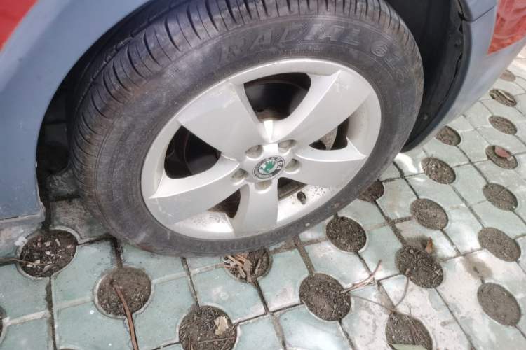 Used Skoda Fabia 2012 1.6L Scout Right Front Wheel Hub