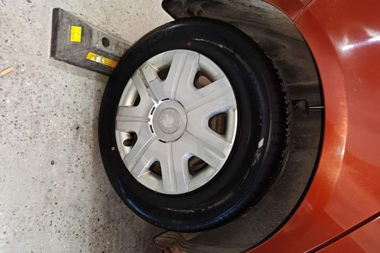 Used Skoda Fabia 2012 1.4L Automatic Crystal Edition Right Rear Wheel Hub