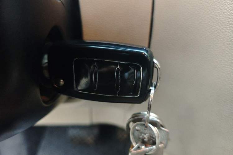 Used Skoda Fabia 2012 1.6L Automatic Crystal Edition Vehicle Key