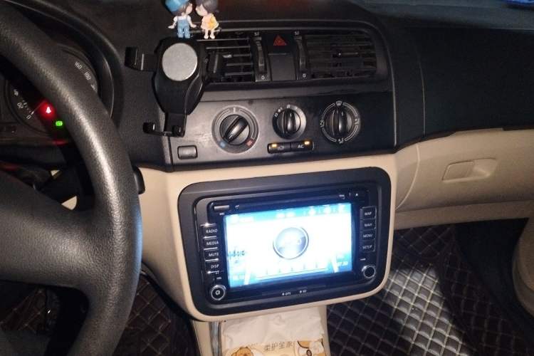 Used Skoda Fabia 2012 1.4L Automatic Crystal Edition Audio And AC Panel