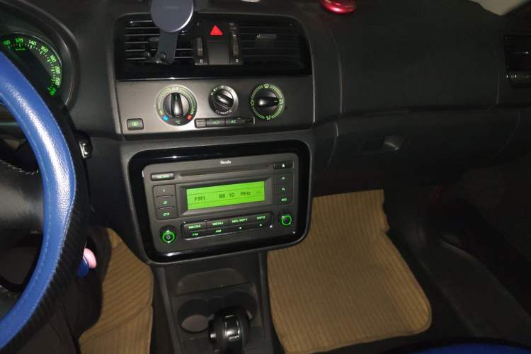 Used Skoda Fabia 2012 1.6L Automatic Sport Edition Audio And AC Panel