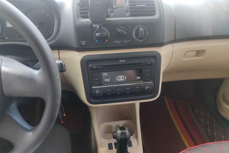 Used Skoda Fabia 2012 1.4L Automatic Crystal Edition Audio And AC Panel