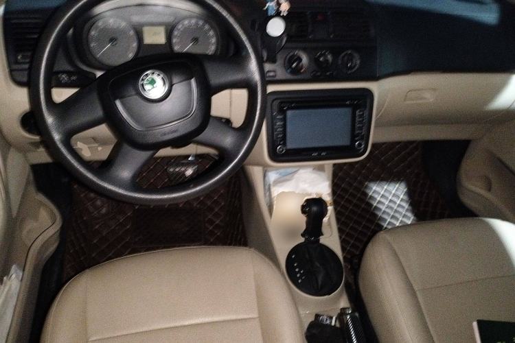 Used Skoda Fabia 2012 1.4L Automatic Crystal Edition Center Console