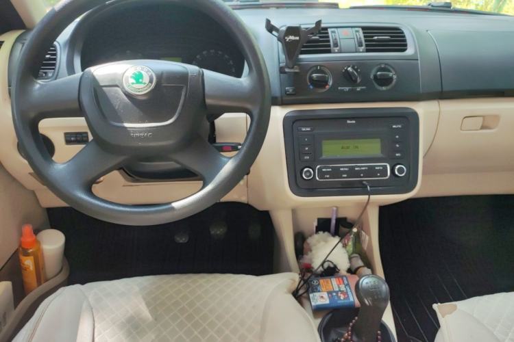 Used Skoda Fabia 2012 1.4L Manual Crystal Edition Center Console