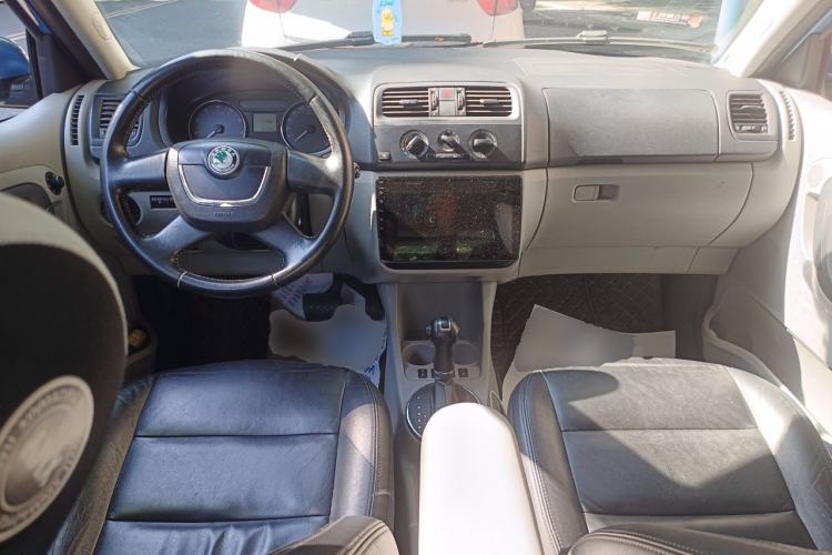 Used Skoda Fabia 2012 1.6L Automatic Crystal Edition Center Console