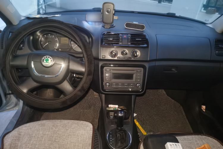 Used Skoda Fabia 2012 1.6L 5th Anniversary Limited Edition Center Console