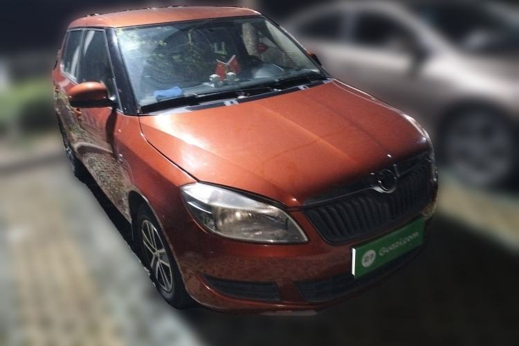 Used Skoda Fabia 2012 1.4L Automatic Crystal Edition Front Right 45 Deg