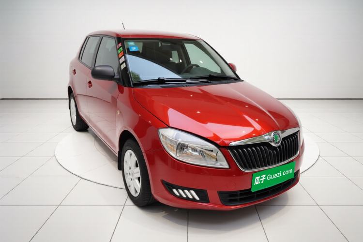 Used Skoda Fabia 2012 1.4L Manual Crystal Edition Front Right 45 Deg