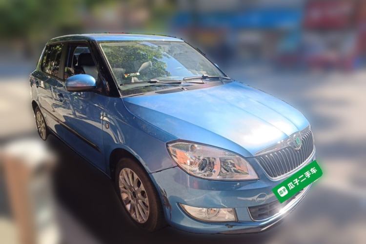 Used Skoda Fabia 2012 1.6L Automatic Crystal Edition Front Right 45 Deg