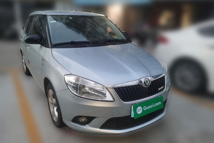 Used Skoda Fabia 2012 1.6L 5th Anniversary Limited Edition Front Right 45 Deg