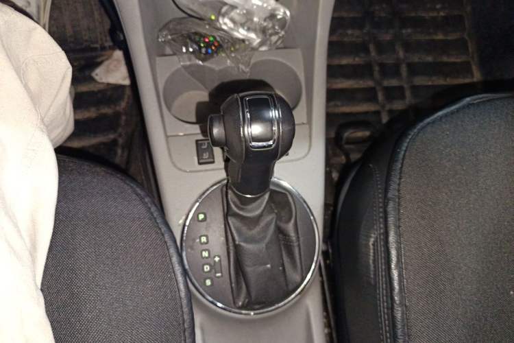 Used Skoda Fabia 2012 1.6L Automatic Crystal Edition Gear Lever