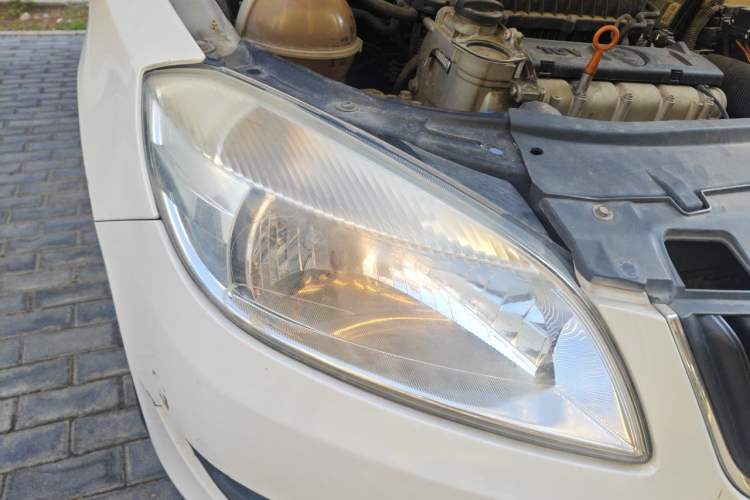 Used Skoda Fabia 2012 1.4L Automatic Crystal Edition Right Front Headlight