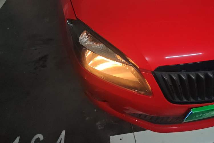 Used Skoda Fabia 2012 1.6L Automatic Sport Edition Right Front Headlight
