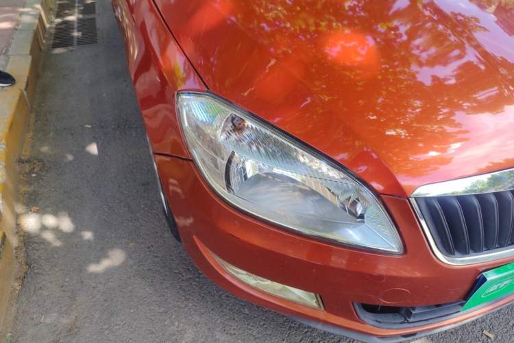 Used Skoda Fabia 2012 1.4L Automatic Crystal Edition Right Front Headlight