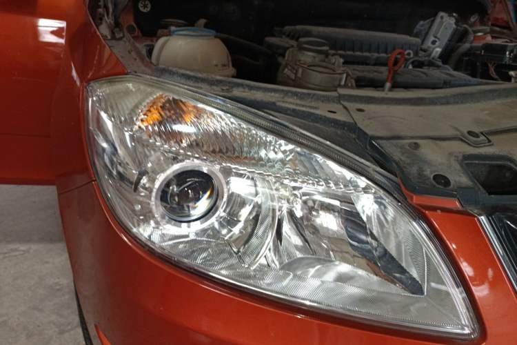 Used Skoda Fabia 2012 1.6L Automatic Crystal Edition Right Front Headlight