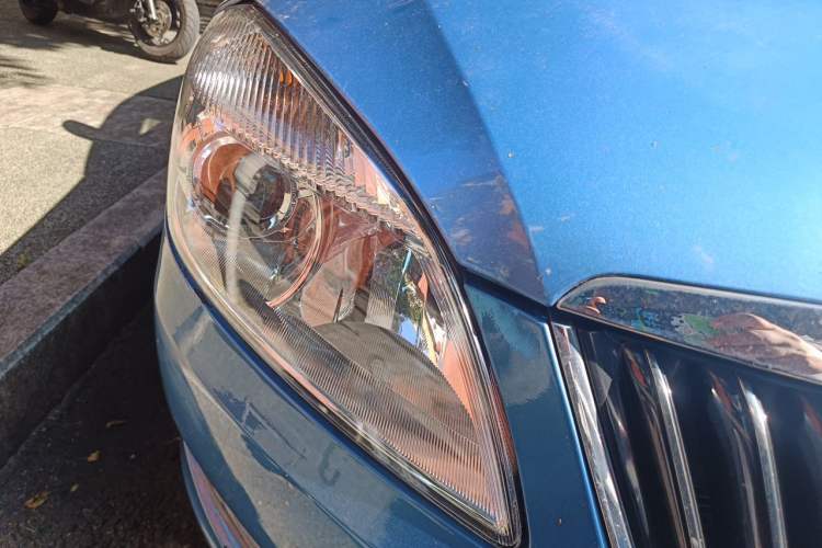 Used Skoda Fabia 2012 1.6L Automatic Crystal Edition Right Front Headlight