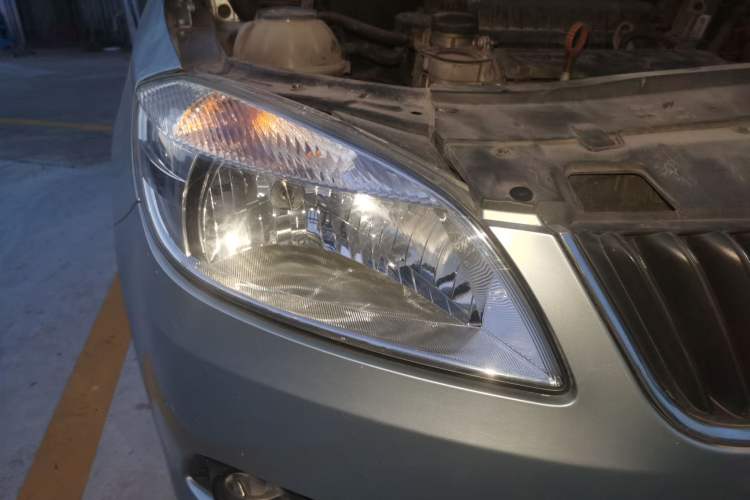 Used Skoda Fabia 2012 1.6L 5th Anniversary Limited Edition Right Front Headlight
