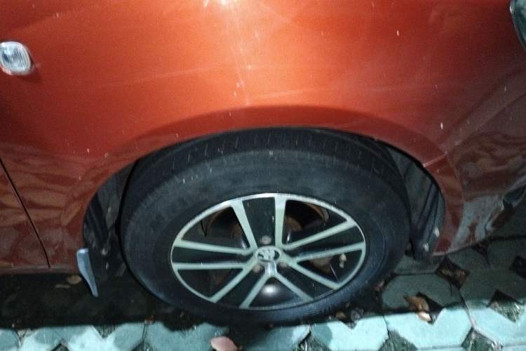 Used Skoda Fabia 2012 1.4L Automatic Crystal Edition Right Front Wheel Hub